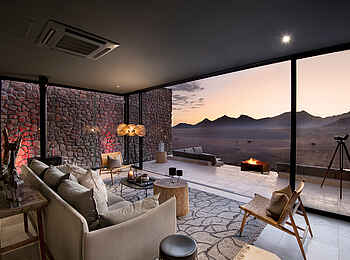 andBeyond Sossusvlei Desert Lodge: Das Wohnzimmer der Star Dune Suite andBeyond Sossusvlei Desert Lodge: Das Wohnzimmer der Star Dune Suite