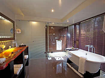 Arusha Coffee Lodge: Badezimmer