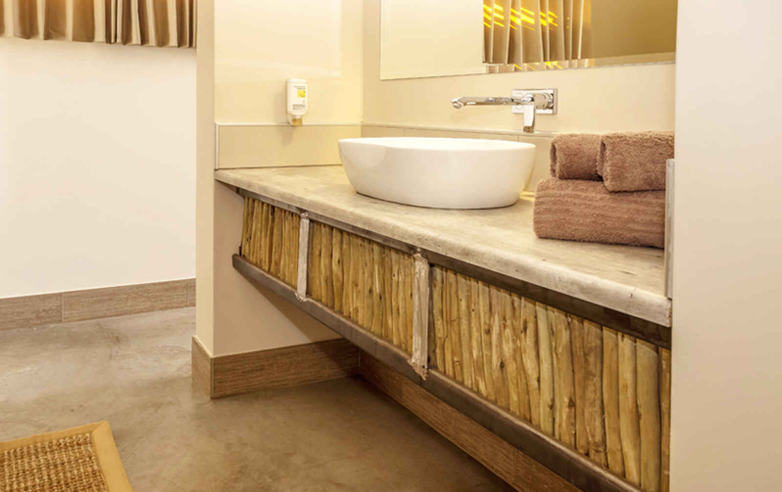 Desert Quiver Camp: Gästebad Desert Quiver Camp: Gästebad