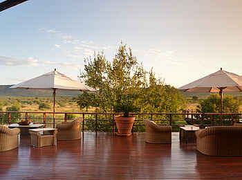 Mateya Safari Lodge: Außenterrasse mit Ausblick