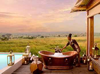 One Nature Mara River Lodge: Freistehende Badewanne auf der Terrasse