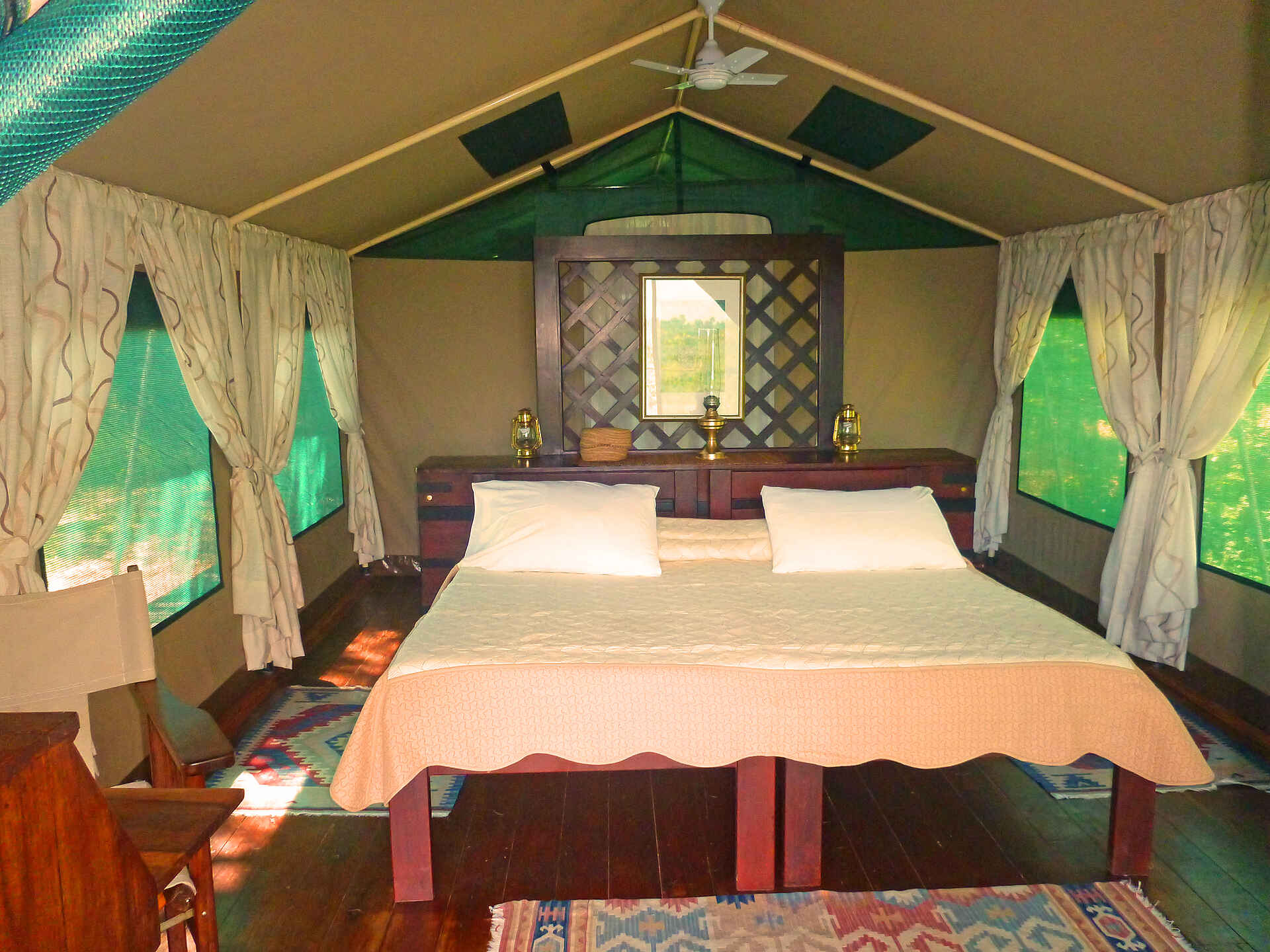 adventure camps, safari, selous impala camp, selous wildreservat, doppelbett, gästezelt, afrikarma, afrikarma safaris, afrikarma safaris - wildnis. hautnah., afrikarma.de