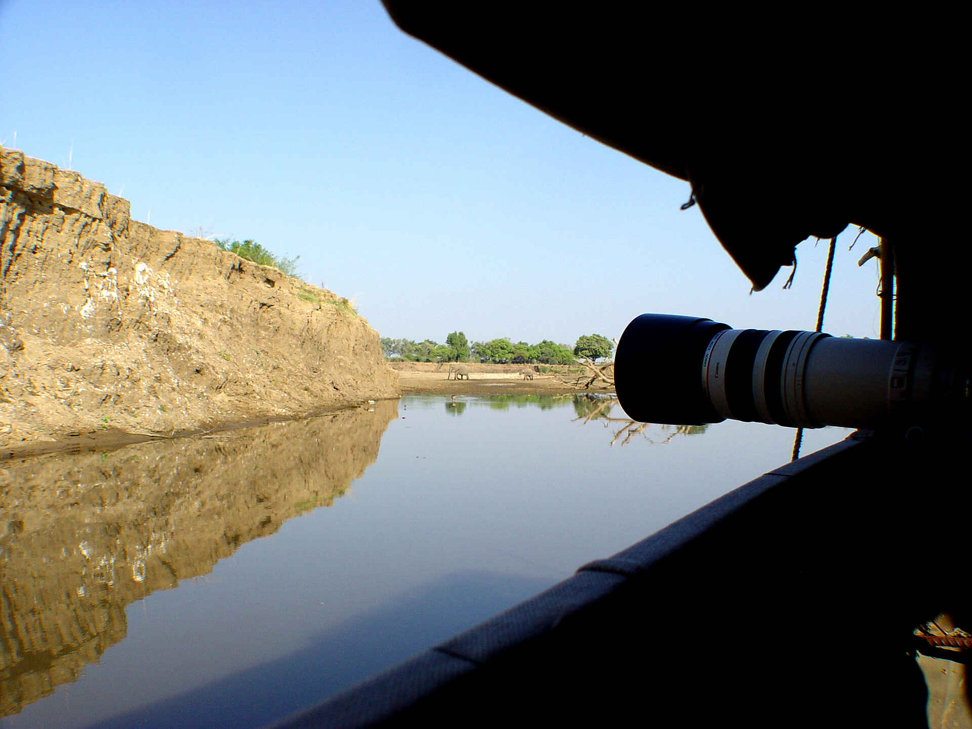 Shenton Carmine Bee Eater Hide: Beobachtungsboot Shenton Carmine Bee Eater Hide: Beobachtungsboot