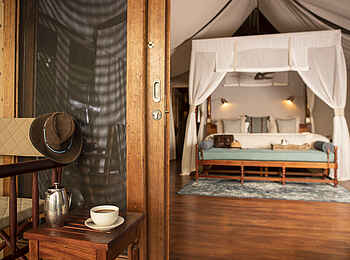 Shinde Camp: Guest Tent Blick hinein