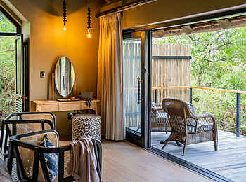 Thornybush Game Lodge: Zimmer mit großen Fenstern Thornybush Game Lodge: Zimmer mit großen Fenstern