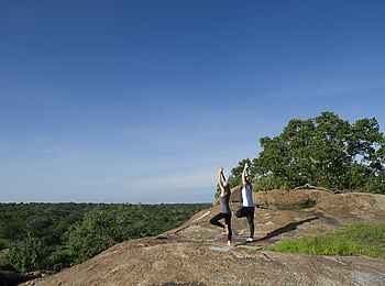 Legendary Mwiba Lodge: Felsenyoga Legendary Mwiba Lodge: Felsenyoga