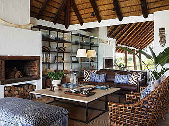 Londolozi Varty Camp: Stilvolle Lounge des Hauptlodge