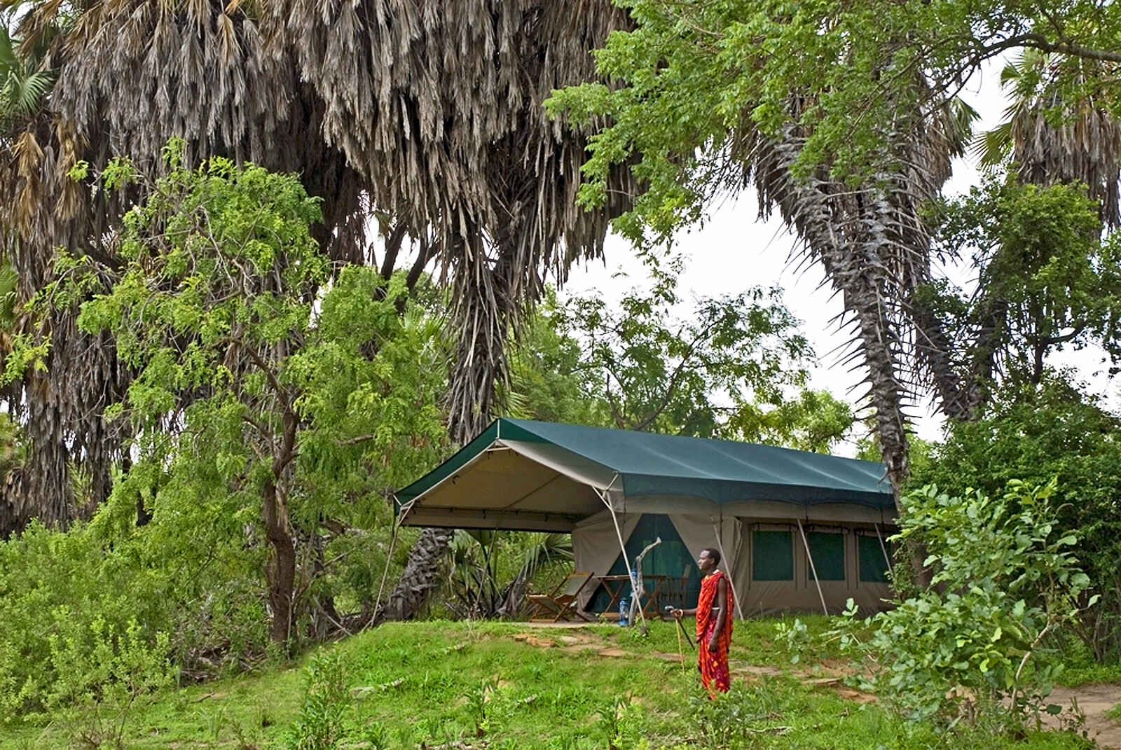 Lake Manze Camp: Massai Wache Lake Manze Camp: Massai Wache
