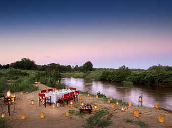 Lion Sands Tinga Lodge: Dinner am Fluss