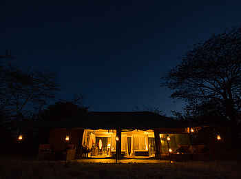 Naona Moru Camp: Abendbeleuchtung