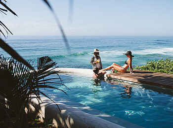 Sala Beach House: Am Pool