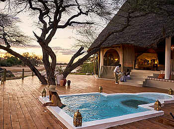 Sasaab Camp: In der Dämmerung Sasaab Camp: In der Dämmerung