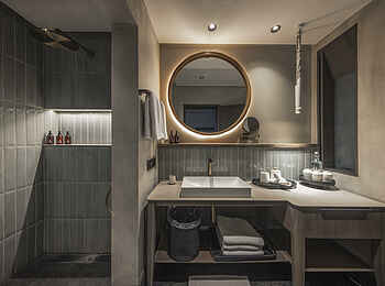 Serengeti Explorer: Badezimmer mit Dusche Serengeti Explorer: Badezimmer mit Dusche