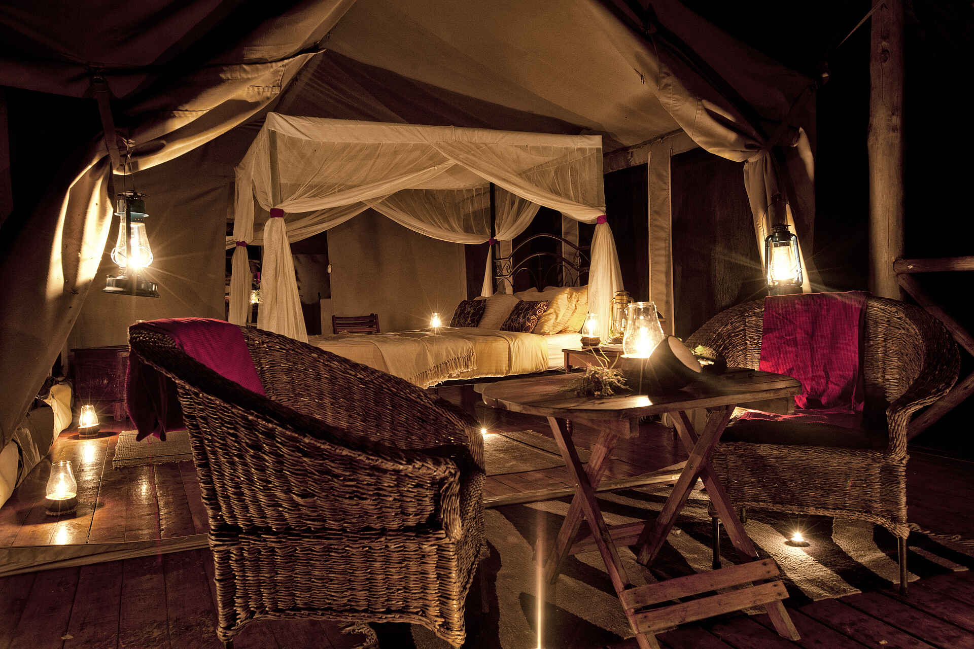 Tarangire River Camp: Abendbeleuchtung im Gästezelt