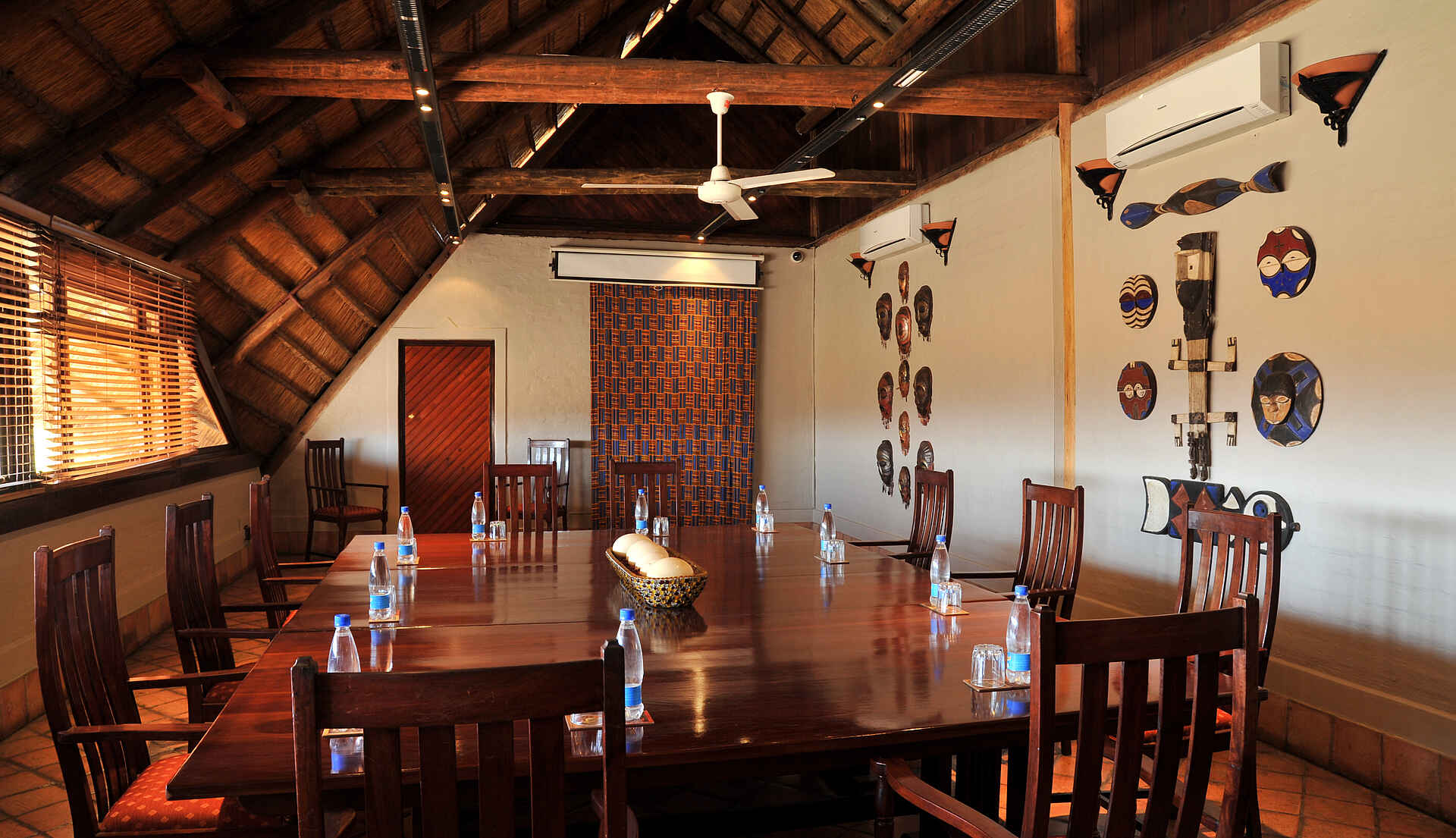 Hochebene, Luxus, Luxusresort, Plateau, Sambesi Nationalpark, Simbabwe, Victoria Falls, Victoria Falls Safari Lodge, Wasserfälle, Wasserloch, Waterhole, Zambezi National Park, Zimbabwe, Sambesi, Zambezi River, Konferenzraum, afrikarma, afrikarma.de, Africa Albida Tourism Collection, Afrikarma Safaris - Wildnis. Hautnah.