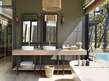 Zambezi Sands Luxury Tented Camp: Luxury Tented Suite Waschtisch