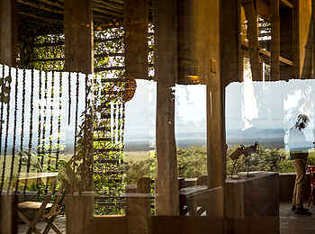 Volcanoes Kyambura Gorge Lodge: Reflektionen Volcanoes Kyambura Gorge Lodge: Reflektionen