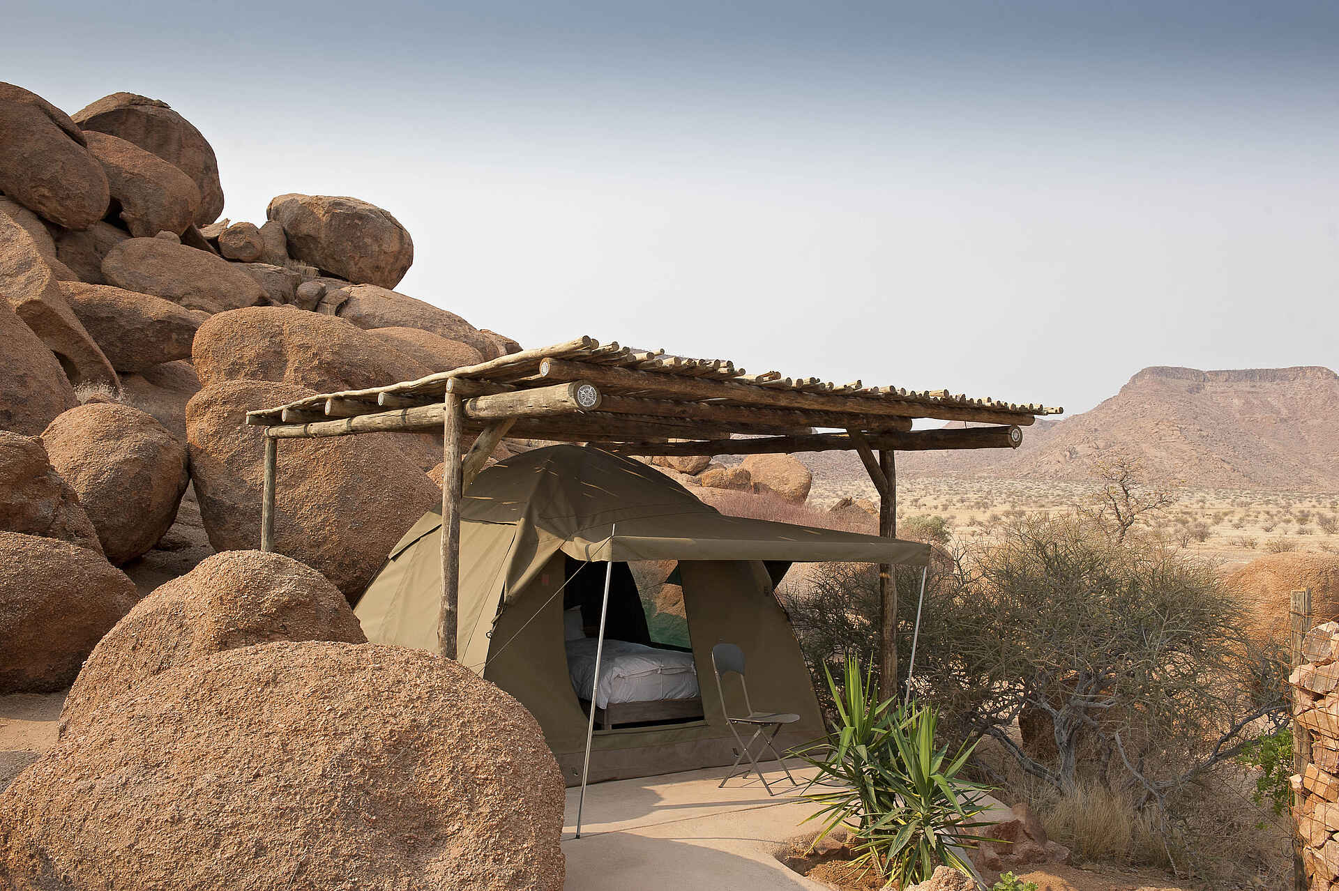 Brandberg, Camp Kipwe, Damaraland, Felsen, Granit, Unterstand, Zelt, Afrikarma, Afrikarma.de, Afrikarma Safaris