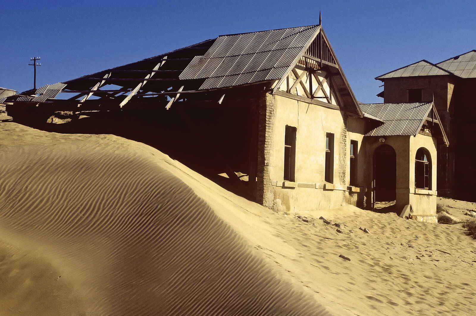 Desert Horse Inn: Verlassenes Haus in Kolmanskuppe Desert Horse Inn: Verlassenes Haus in Kolmanskuppe