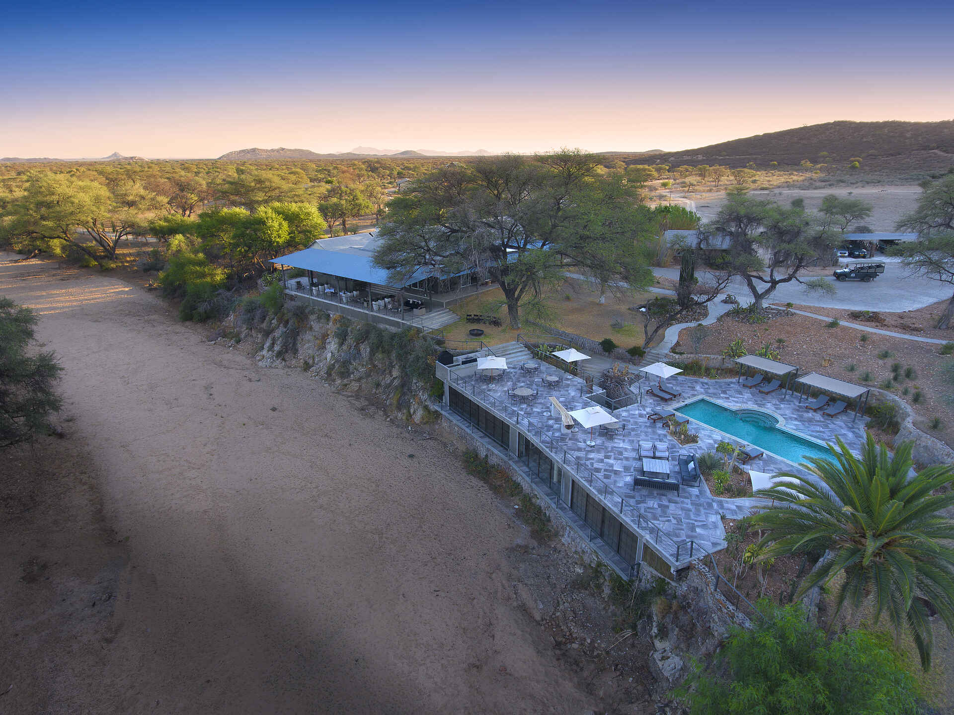 Epako Safari Lodge and Spa: Blick auf die Lodge Epako Safari Lodge and Spa: Blick auf die Lodge