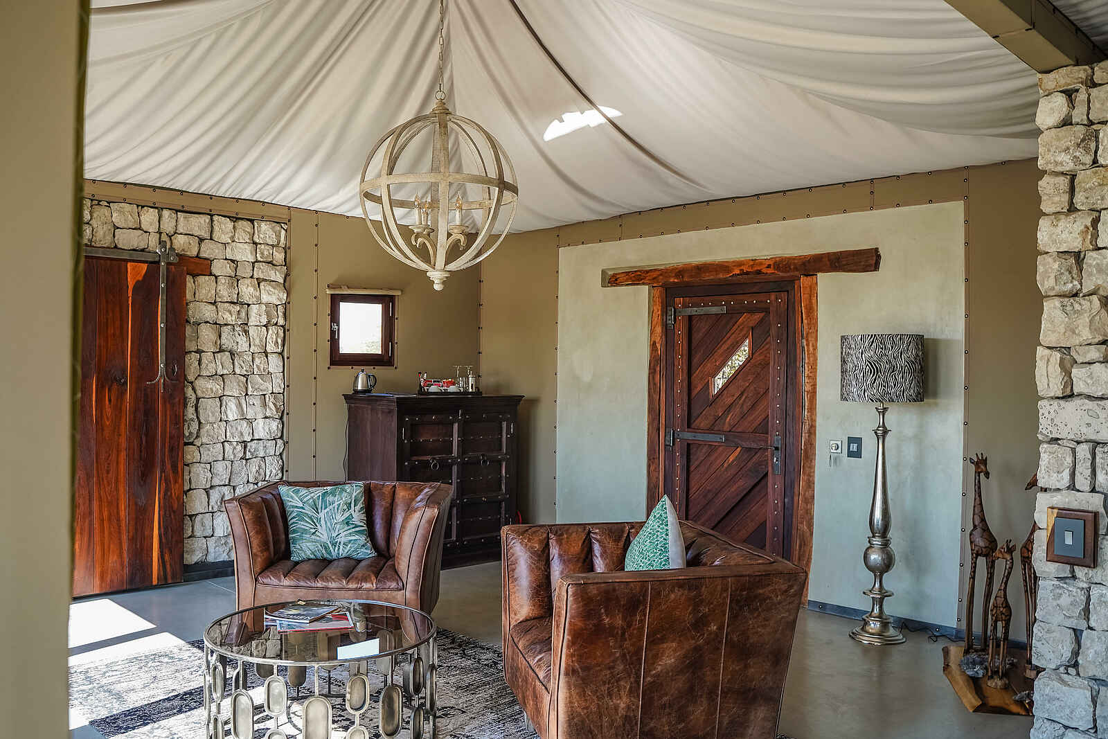 Etosha Oberland Lodge: Eingangsbereich Etosha Oberland Lodge: Eingangsbereich
