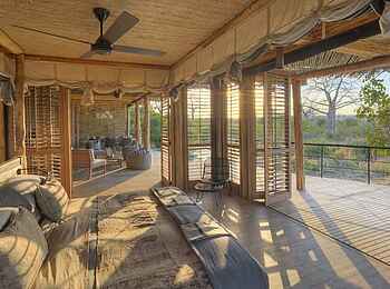 Jabali Private House: Master Bedroom