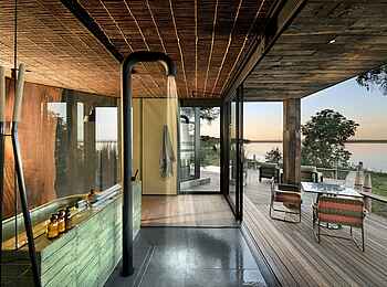 Lolebezi Lodge: Bad und Terrasse