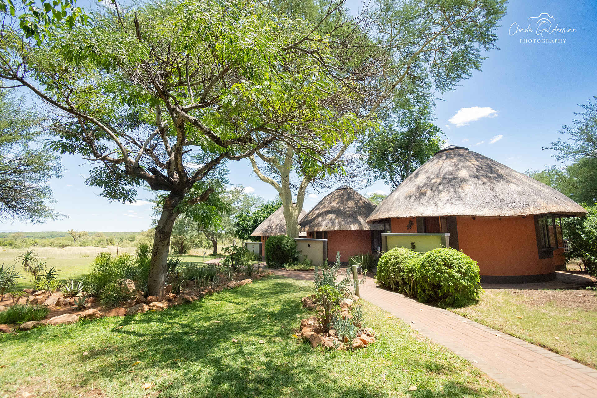 Mohlabetsi Safari Lodge: Weg zu den Unterkünften