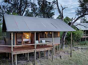Mokolwane Camp: Zeltsuite von außen