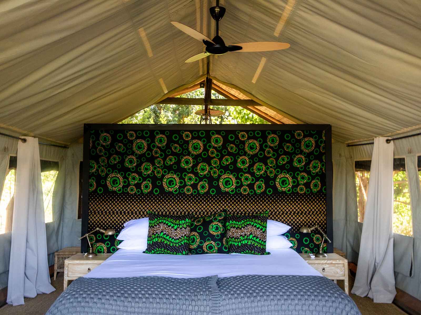Time + Tide Chongwe Camp: Doppelzimmer mit grünem Design Time + Tide Chongwe Camp: Doppelzimmer mit grünem Design