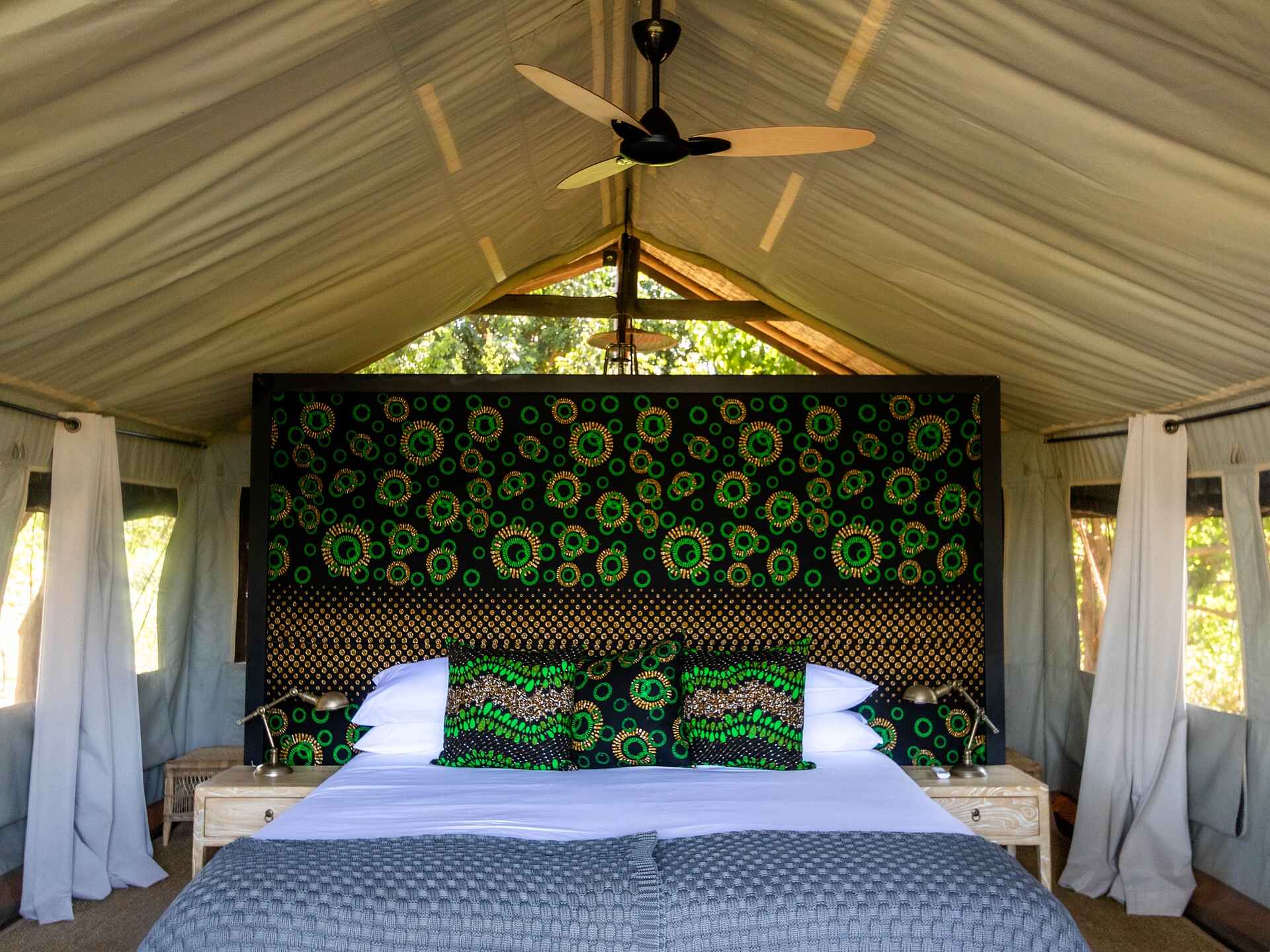 Time + Tide Chongwe Camp: Doppelzimmer mit grünem Design