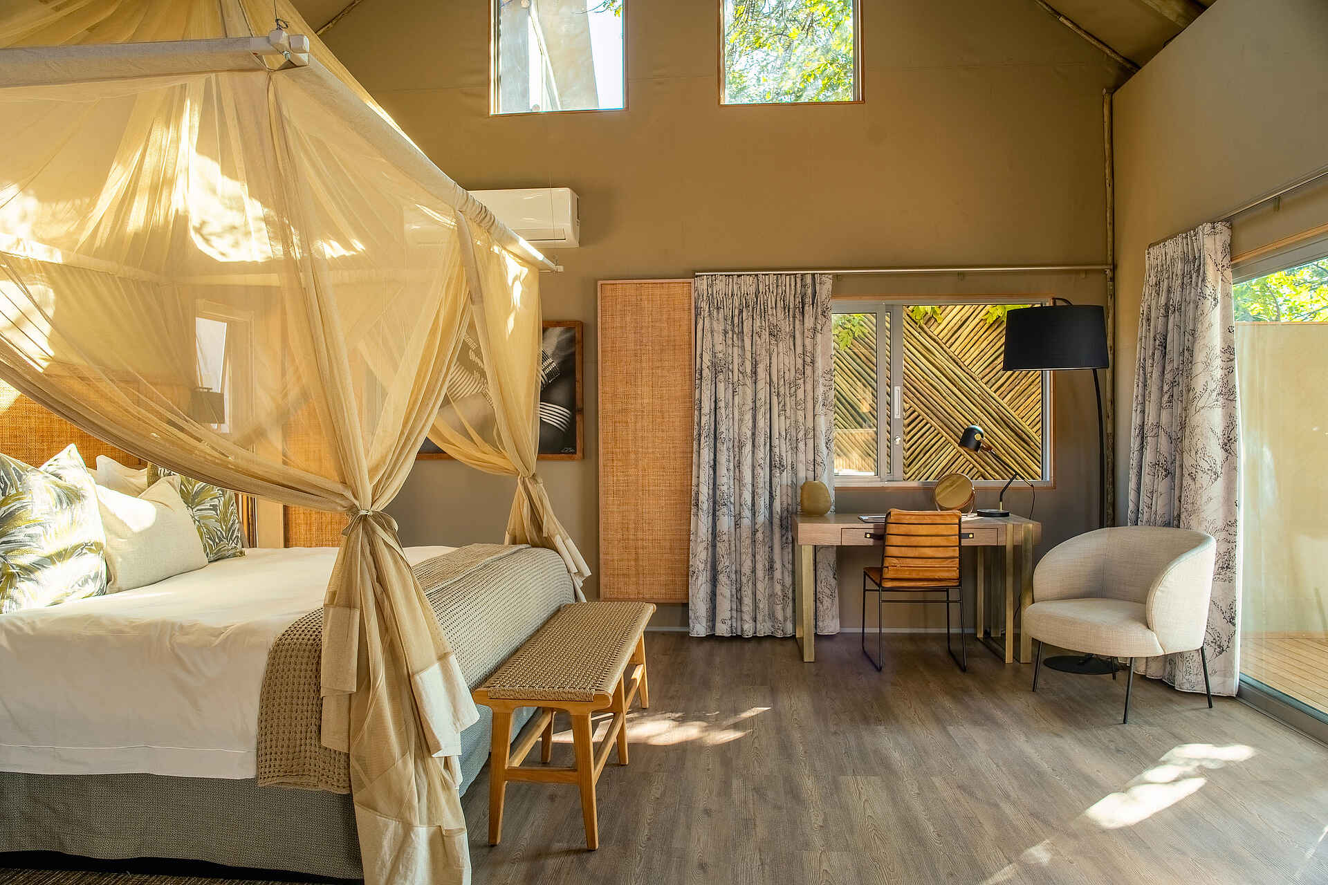 Victoria Falls Hippo Creek Villa: Die helle King Suite mit Schreibtisch Victoria Falls Hippo Creek Villa: Die helle King Suite mit Schreibtisch