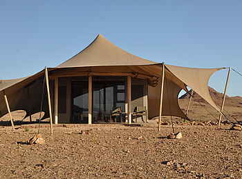 Desert Hills Glamping: Ein Zelt von außen Desert Hills Glamping: Ein Zelt von außen