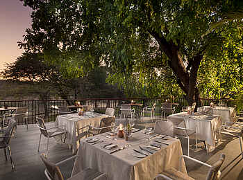 Stanley and Livingstone Boutique Hotel: Außenterrasse mit Tischen Stanley and Livingstone Boutique Hotel: Außenterrasse mit Tischen