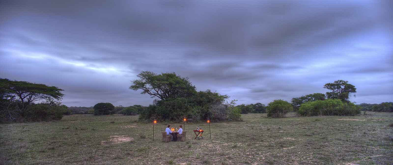 &Beyond Phinda Vlei Lodge: Romantisches Essen im Busch &Beyond Phinda Vlei Lodge: Romantisches Essen im Busch