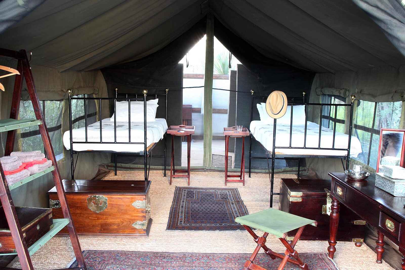 Camp Kalahari: Gästezelt mit Einzelbetten Camp Kalahari: Gästezelt mit Einzelbetten