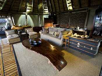 Little Mombo Camp: Lounge Little Mombo Camp: Lounge