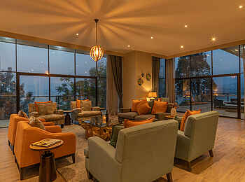 Lux Lake Kivu Hotel: Royal Villa Loungebereich mit Blick auf die Terrasse
