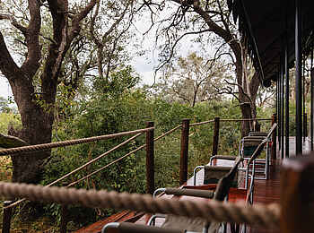 Mbamba: Die Veranda des Familienzelts Mbamba: Die Veranda des Familienzelts