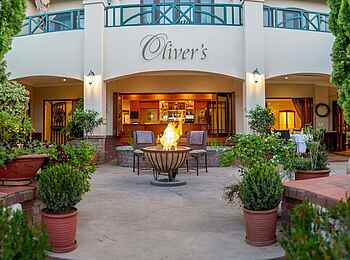 Oliver's: Terrasse und Feuerstelle Oliver's: Terrasse und Feuerstelle