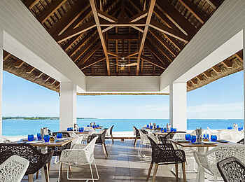 One and Only Le Saint Gerant: Das La Pointe Restaurant am Strand