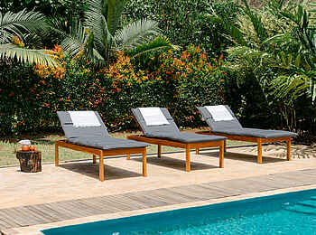 Sentema Farm Lodge: Liegen am Pool Sentema Farm Lodge: Liegen am Pool