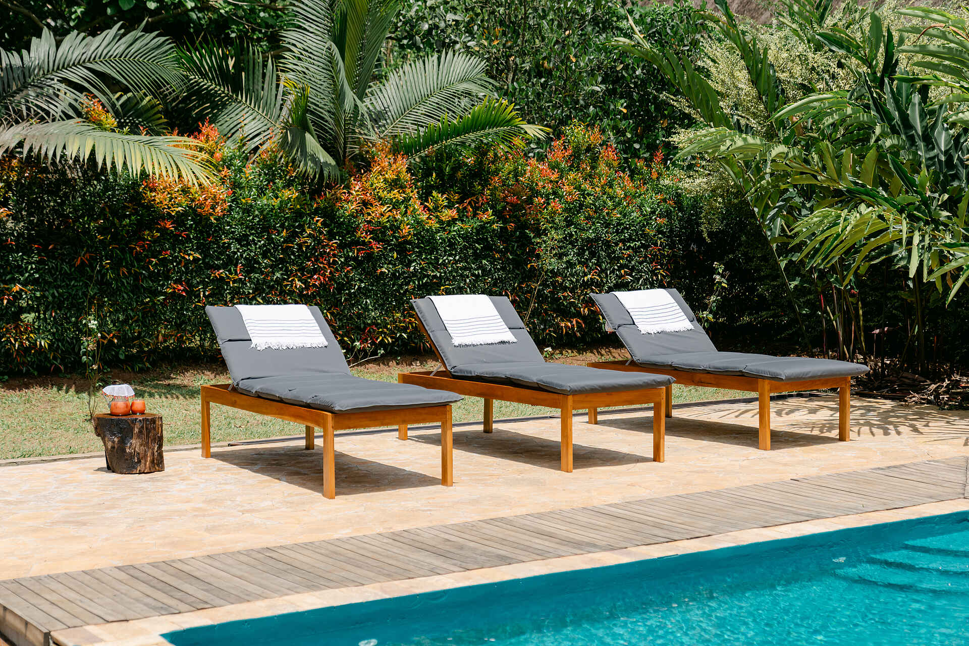 Sentema Farm Lodge: Liegen am Pool