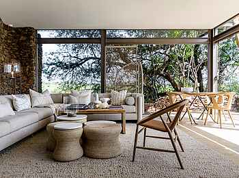 Singita Faru Faru: Offen gestalteter Loungebereich