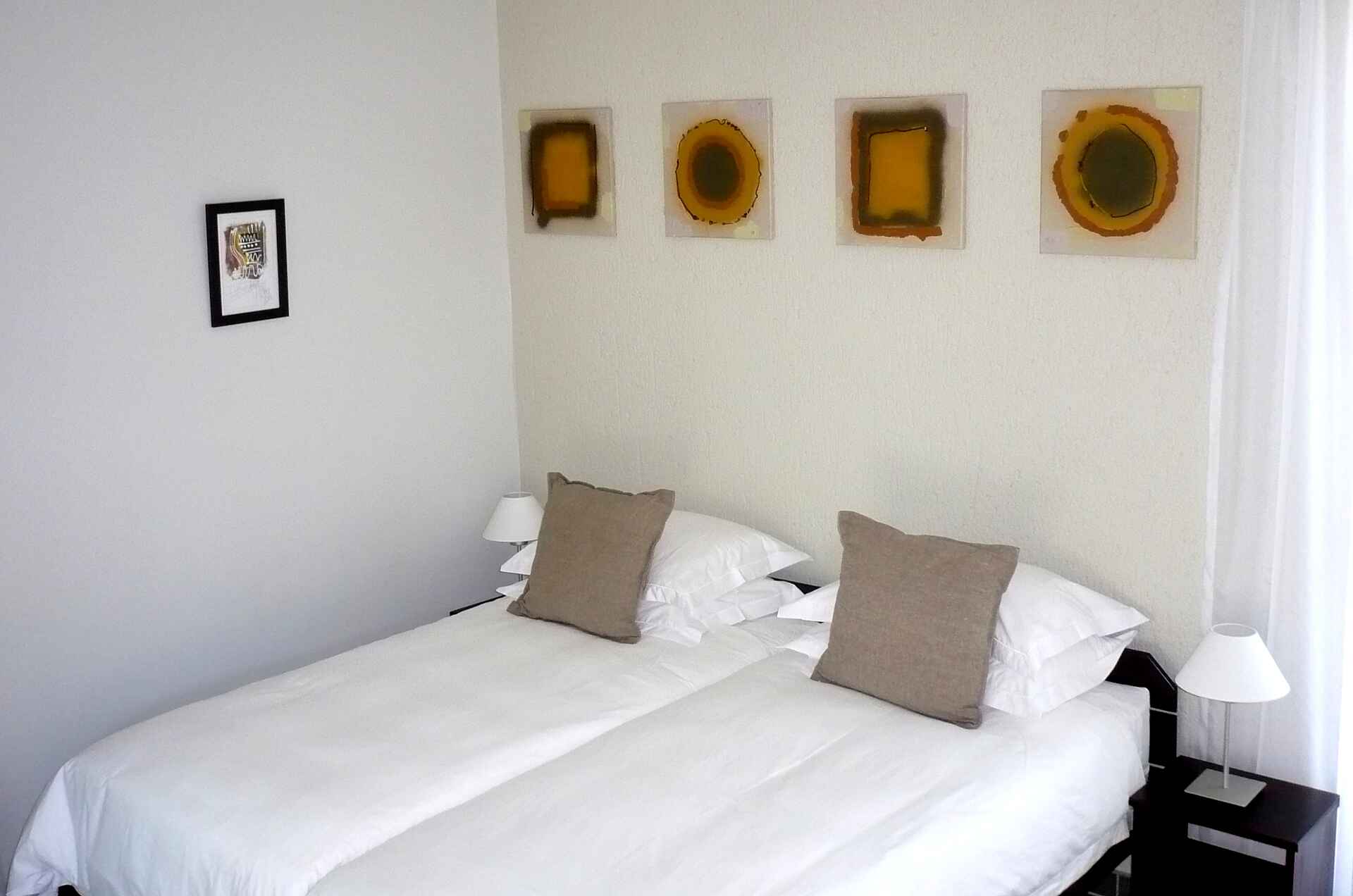 B&B, Pension, The Elegant Guesthouse, Windhoek, Doppelbett, Gästezimmer, Afrikarma, Afrikarma Safaris, Afrikarma.de