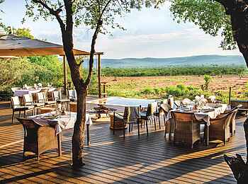 Madikwe Hills Private Game Lodge: Deck bei Madikwe