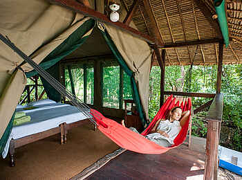 Masoala Forest Lodge: Frau in Hängematte Masoala Forest Lodge: Frau in Hängematte