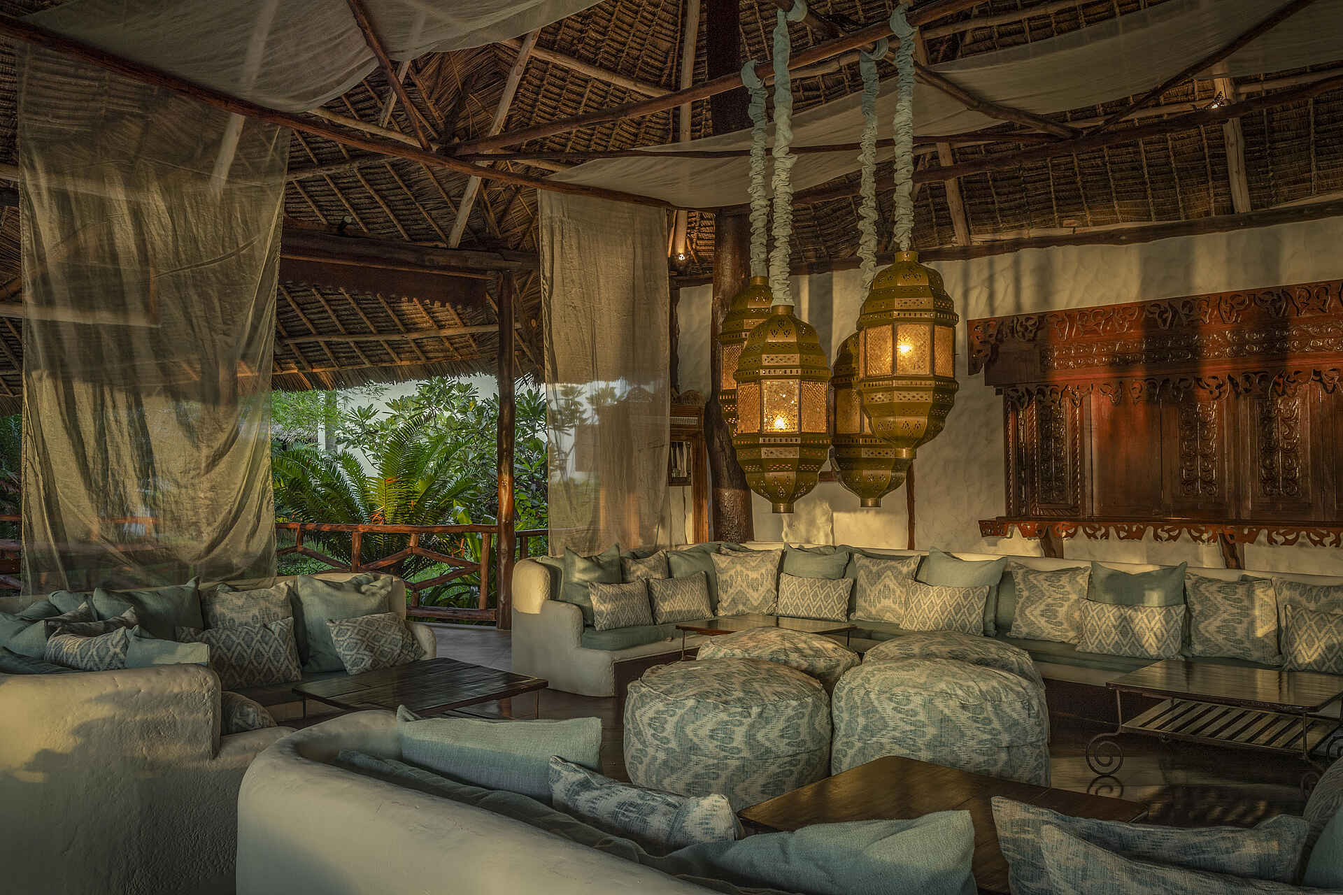 Breezes Beach Club & Spa Zanzibar: Breakers Restaurant Lounge