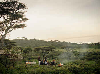 Charlie Sanjan Safari Camp: Entspannen am Feuer