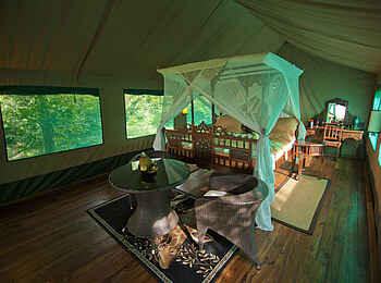 Katuma Bush Lodge: Ein Gästezelt mit Doppelbett